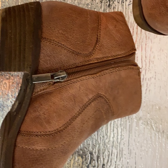 Lucky Leather Boots (Pls see video) - Picture 6 of 16